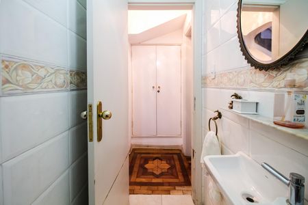 Casa à venda com 350m², 4 quartos e 3 vagas Casa à venda com 350m², 4 quartos e 3 vagasBanheiro 2 - Lavabo