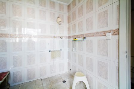 Casa à venda com 350m², 4 quartos e 3 vagas Casa à venda com 350m², 4 quartos e 3 vagasBanheiro 1
