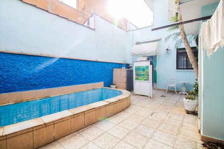 Casa à venda com 350m², 4 quartos e 3 vagas Casa à venda com 350m², 4 quartos e 3 vagasQuintal