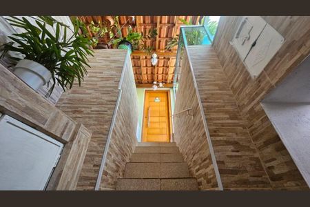 Casa à venda com 120m², 3 quartos e 1 vagaEscada