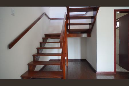 Apartamento para alugar com 250m², 3 quartos e 4 vagasEscada de acesso ao terraço 
