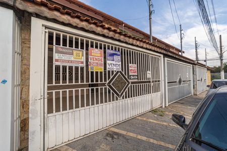 Casa à venda com 90m², 3 quartos e 2 vagasFachada