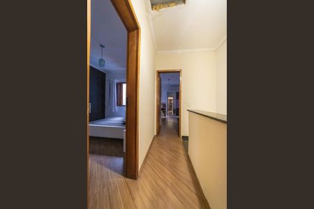 Casa à venda com 90m², 3 quartos e 2 vagasCorredor