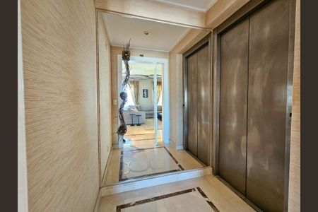 Apartamento à venda com 238m², 4 quartos e 5 vagasHall de entrada