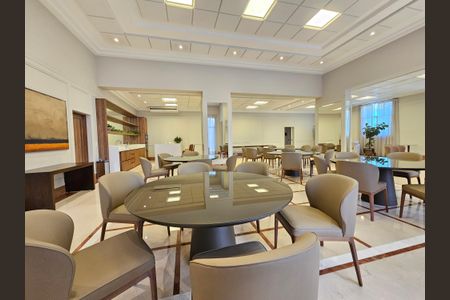 Apartamento à venda com 238m², 4 quartos e 5 vagasÁrea comum - Salão de festas