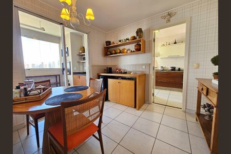 Apartamento à venda com 238m², 4 quartos e 5 vagasCopa