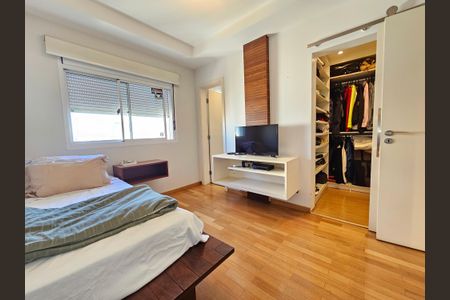 Apartamento à venda com 238m², 4 quartos e 5 vagasSuíte 2