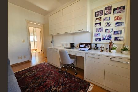 Apartamento à venda com 238m², 4 quartos e 5 vagasQuarto
