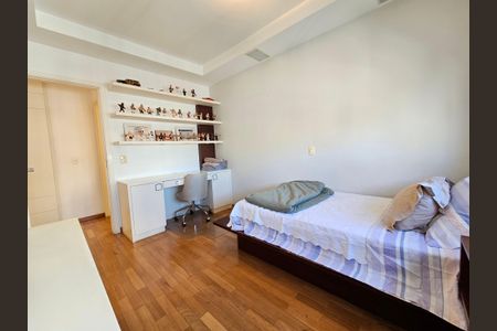 Apartamento à venda com 238m², 4 quartos e 5 vagasSuíte 2
