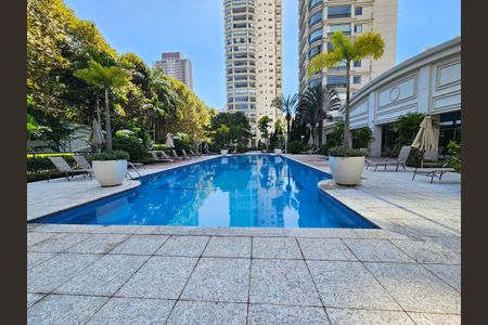 Apartamento à venda com 238m², 4 quartos e 5 vagasÁrea comum - Piscina