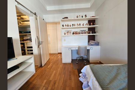 Apartamento à venda com 238m², 4 quartos e 5 vagasSuíte 2