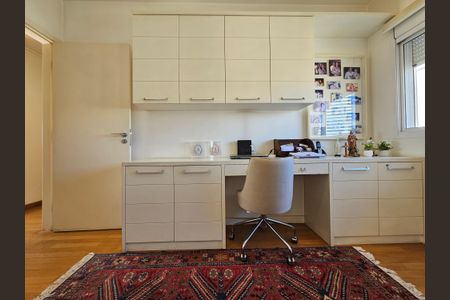 Apartamento à venda com 238m², 4 quartos e 5 vagasQuarto