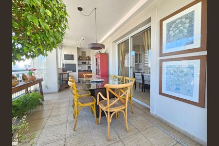 Apartamento à venda com 238m², 4 quartos e 5 vagasSacada