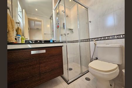 Apartamento à venda com 238m², 4 quartos e 5 vagasBanheiro da Suíte 2