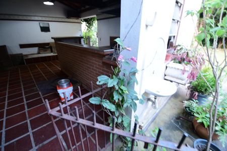 Casa para alugar com 1500m², 3 quartos e 4 vagasBanheiro de serviço