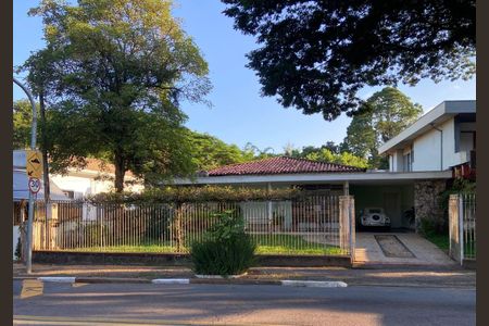 Casa para alugar com 1500m², 3 quartos e 4 vagasFachada