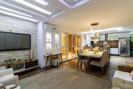Apartamento à venda com 235m², 3 quartos e 3 vagasCobertura