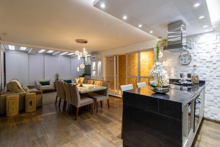 Apartamento à venda com 235m², 3 quartos e 3 vagasCobertura