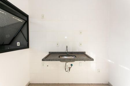 Cozinha de apartamento para alugar com 1 quarto, 30m² em Vila Carrão, São Paulo