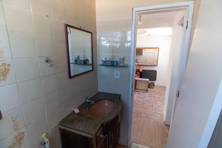 Banheiro de apartamento para alugar com 2 quartos, 45m² em Santa Rosa, Niterói