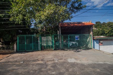 Casa à venda com 300m², 3 quartos e 3 vagasFachada