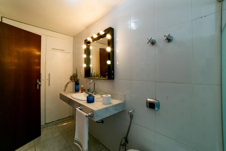 Apartamento à venda com 82m², 2 quartos e 1 vaga Apartamento à venda com 82m², 2 quartos e 1 vagaBanheiro da Suíte