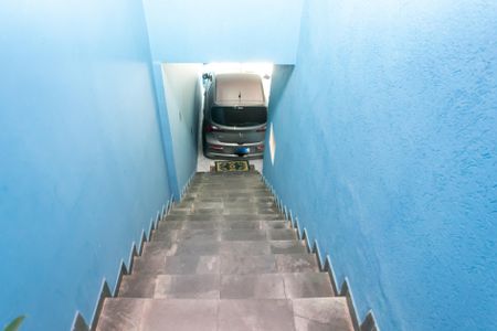 Casa à venda com 168m², 3 quartos e 2 vagasEscada - Entrada 