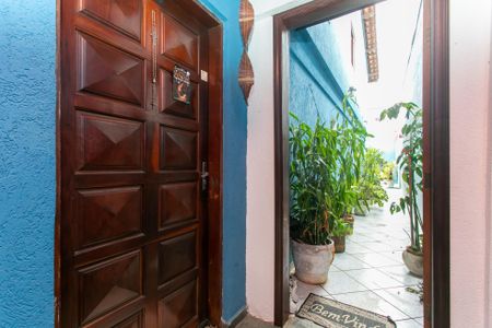 Casa à venda com 168m², 3 quartos e 2 vagasEntrada 