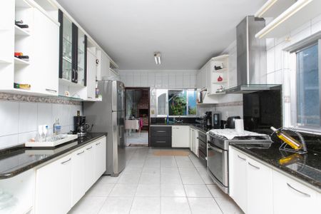 Casa à venda com 168m², 3 quartos e 2 vagasCozinha 
