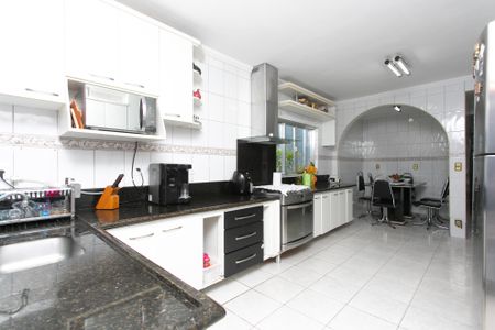 Casa à venda com 168m², 3 quartos e 2 vagasCozinha 