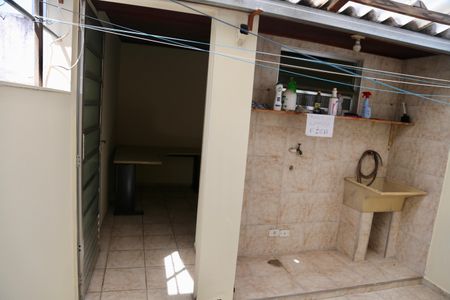 Casa à venda com 104m², 3 quartos e 1 vagaLavanderia