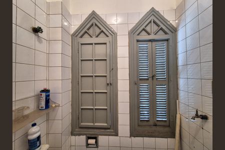 Apartamento à venda com 40m², 1 quarto e sem vagaBanheiro - Detalhe das Janelas