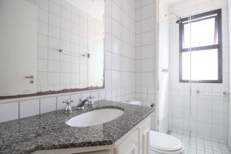 Apartamento à venda com 194m², 3 quartos e 3 vagasBanheiro Suíte 2