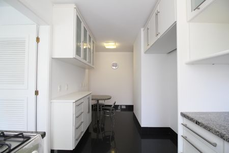 Apartamento à venda com 194m², 3 quartos e 3 vagasCozinha - Armários