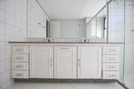 Apartamento à venda com 194m², 3 quartos e 3 vagasBanheiro Suíte masterBanheiro Suíte master