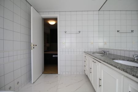 Apartamento à venda com 194m², 3 quartos e 3 vagasBanheiro Suíte master