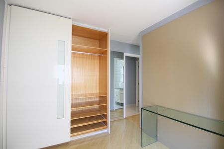 Apartamento à venda com 194m², 3 quartos e 3 vagasSuíte 2