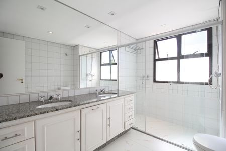 Apartamento à venda com 194m², 3 quartos e 3 vagasBanheiro Suíte master