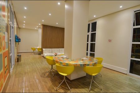 Apartamento à venda com 68m², 2 quartos e 1 vaga Apartamento à venda com 68m², 2 quartos e 1 vagaEspaço de Estudo