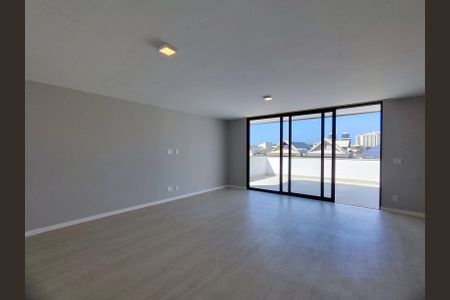 Casa de condomínio à venda com 350m², 4 quartos e 3 vagas Casa de condomínio à venda com 350m², 4 quartos e 3 vagasSala privativa