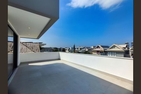 Casa de condomínio à venda com 350m², 4 quartos e 3 vagas Casa de condomínio à venda com 350m², 4 quartos e 3 vagasVaranda da sala privativa