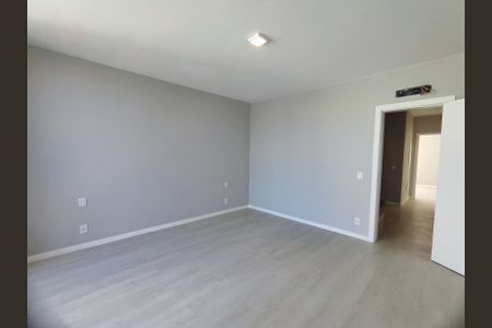 Casa de condomínio à venda com 350m², 4 quartos e 3 vagas Casa de condomínio à venda com 350m², 4 quartos e 3 vagasSuíte 1