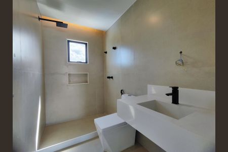 Casa de condomínio à venda com 350m², 4 quartos e 3 vagas Casa de condomínio à venda com 350m², 4 quartos e 3 vagasBanheiro social