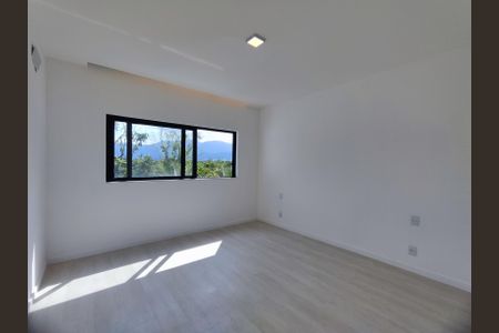 Casa de condomínio à venda com 350m², 4 quartos e 3 vagas Casa de condomínio à venda com 350m², 4 quartos e 3 vagasSuíte 3