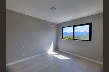Casa de condomínio à venda com 350m², 4 quartos e 3 vagas Casa de condomínio à venda com 350m², 4 quartos e 3 vagasQuarto