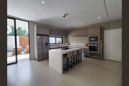 Casa de condomínio à venda com 350m², 4 quartos e 3 vagas Casa de condomínio à venda com 350m², 4 quartos e 3 vagasSala / Cozinha