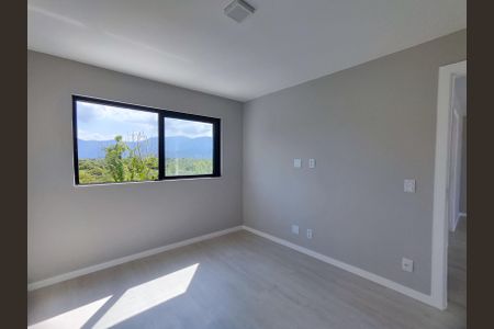 Casa de condomínio à venda com 350m², 4 quartos e 3 vagas Casa de condomínio à venda com 350m², 4 quartos e 3 vagasQuarto
