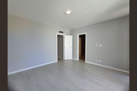 Casa de condomínio à venda com 350m², 4 quartos e 3 vagas Casa de condomínio à venda com 350m², 4 quartos e 3 vagasSuíte 1
