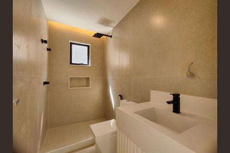 Casa de condomínio à venda com 350m², 4 quartos e 3 vagas Casa de condomínio à venda com 350m², 4 quartos e 3 vagasBanheiro da Suíte 3