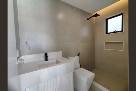Casa de condomínio à venda com 350m², 4 quartos e 3 vagas Casa de condomínio à venda com 350m², 4 quartos e 3 vagasBanheiro da Suíte 2